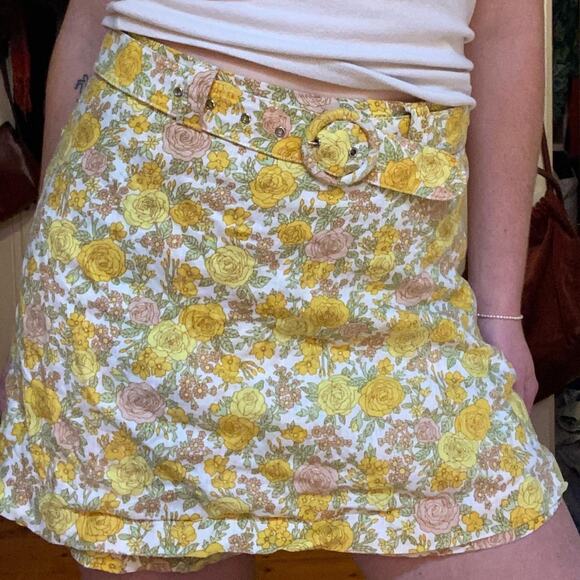 Faithful The Brand Celia Skort in Floral Yellow Print Skirt 4 - Picture 2 of 4